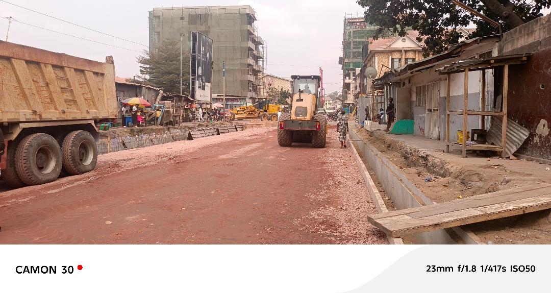 AV-LUSAMBO-4 Bétonnage de l’avenue Lusambo : solution sûre au désengorgement face aux embouteillages monstrueux