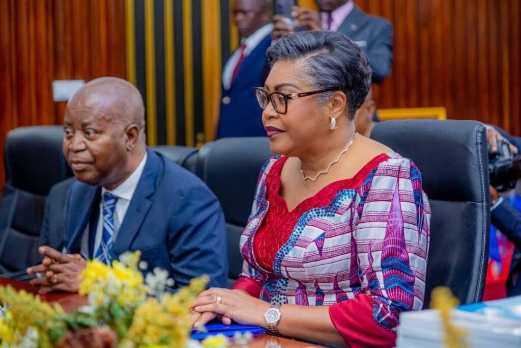 1001316154-1024x683 Respectant le calendrier budgétaire Judith Suminwa a déposé le projet du budget 2026 évalué à 20,3 milliards USD