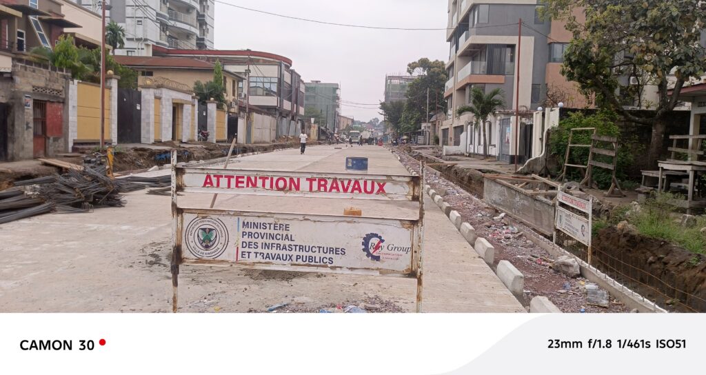 1001361482-1024x544 Combattre les embouteillages à Kinshasa : L'équipe Suminwa tient à l'ordre sur les routes de la capitale