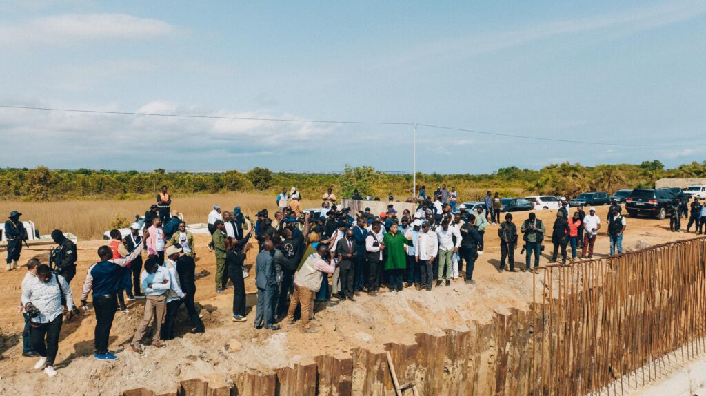 1001375316-1024x575 Kongo Central : La PM Suminwa lance les travaux de la route Muanda‑Yema et constate la relocalisation de la base navale de Banana