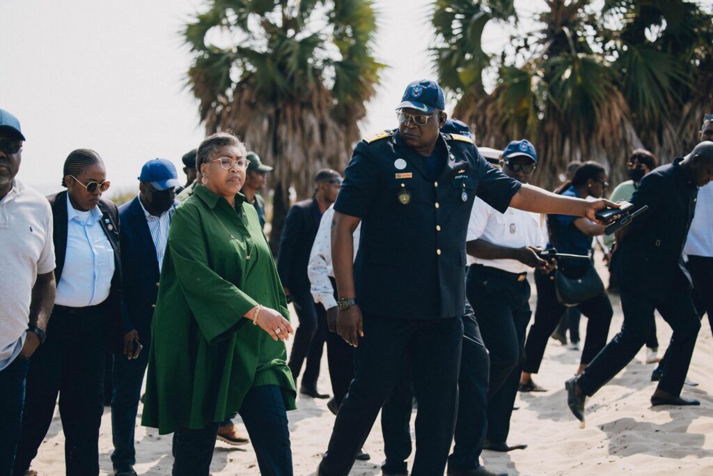 1001375331-1024x683 Kongo Central : La PM Suminwa lance les travaux de la route Muanda‑Yema et constate la relocalisation de la base navale de Banana