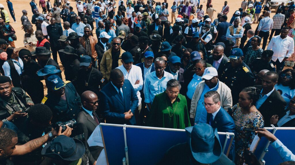 1001375332-1024x575 Kongo Central : La PM Suminwa lance les travaux de la route Muanda‑Yema et constate la relocalisation de la base navale de Banana