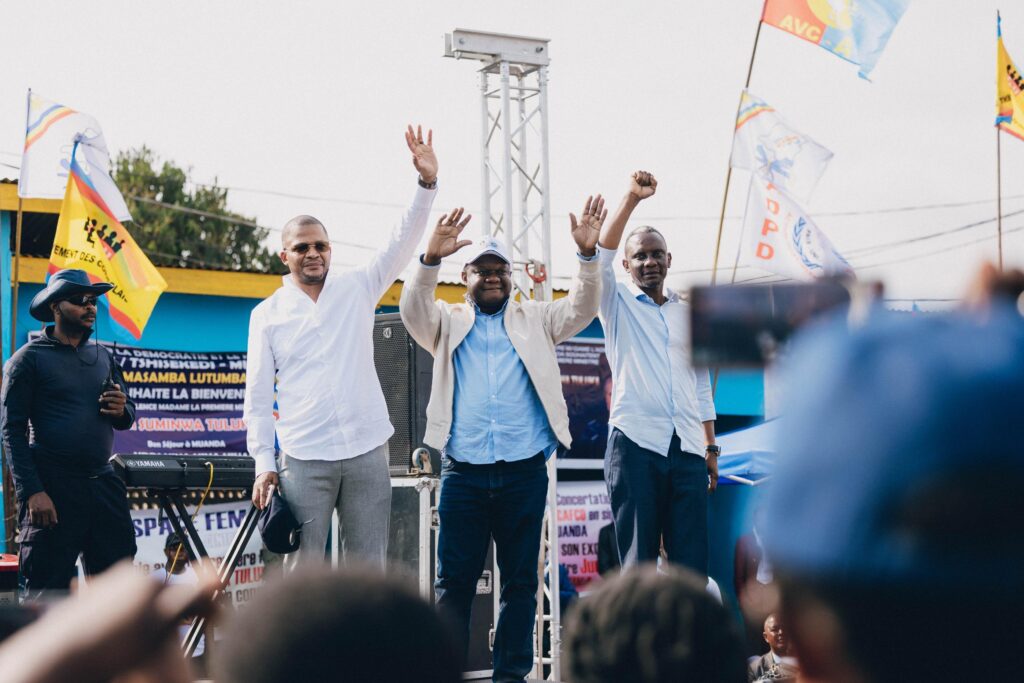 1001377786-1024x683 Kongo Central : La PM Suminwa lance les travaux de la route Muanda‑Yema et constate la relocalisation de la base navale de Banana