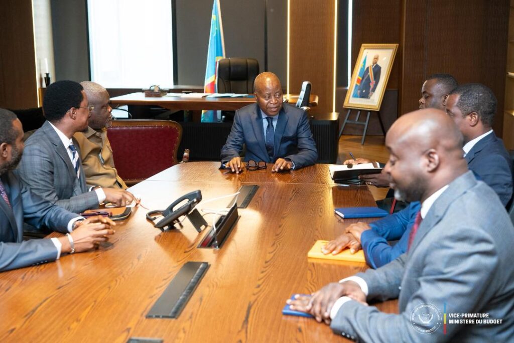 MUZITO-AUDIENCE-DEPUTES-NATIONAUX-1024x684 Les députés provinciaux satisfaits : Les priorités de la ville de Kinshasa prises en compte dans le projet du Budget 2026, dixit Adolphe Muzito Fumutshi