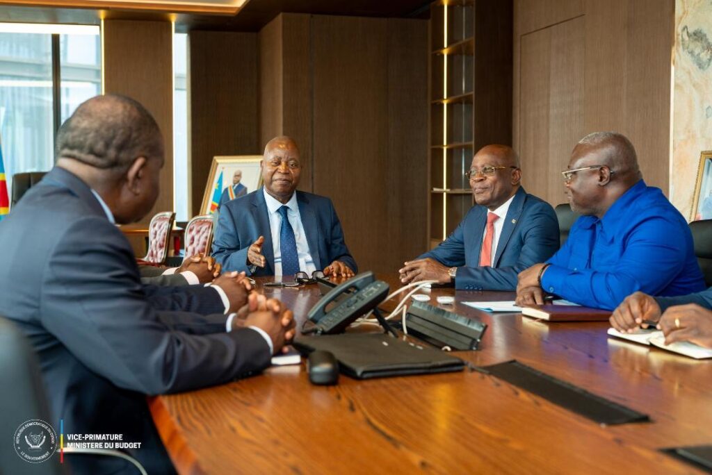 VPM-MOZITO-DELEGATION-FMI-1024x684 RDC-Budget 2026 : Adolphe Muzito rassuré du soutien du FMI