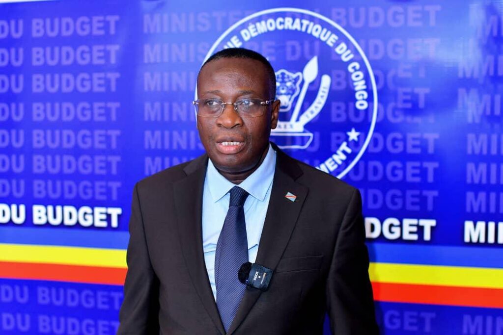 VPM-MUKOKO-CHEZ-MUZITO-1024x683 Projet de loi de finances 2026 : Deuxième jour de consultations avec les ministères sectoriels au Cabinet d’Adolphe Muzito Fumutshi