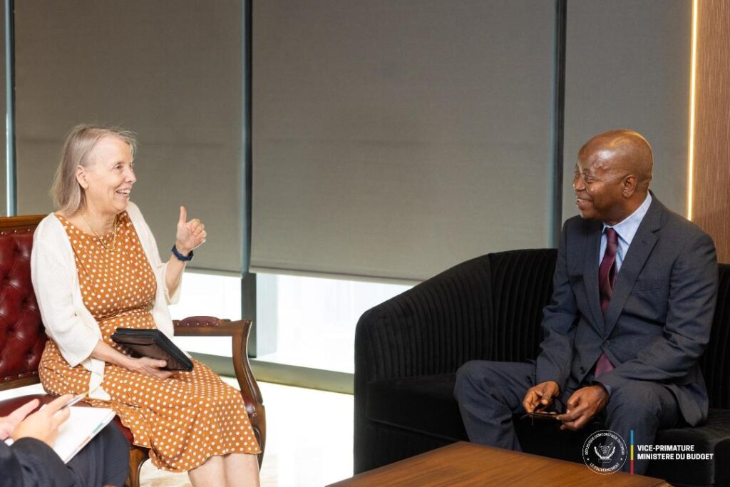 VPM-MUZITO-AMBA-USA-1024x683 Investissements-directs américains et amélioration du climat des affaires au centre des échanges entre le VPM Adolphe Muzito et l’Ambassadrice Lucy Tamlyn