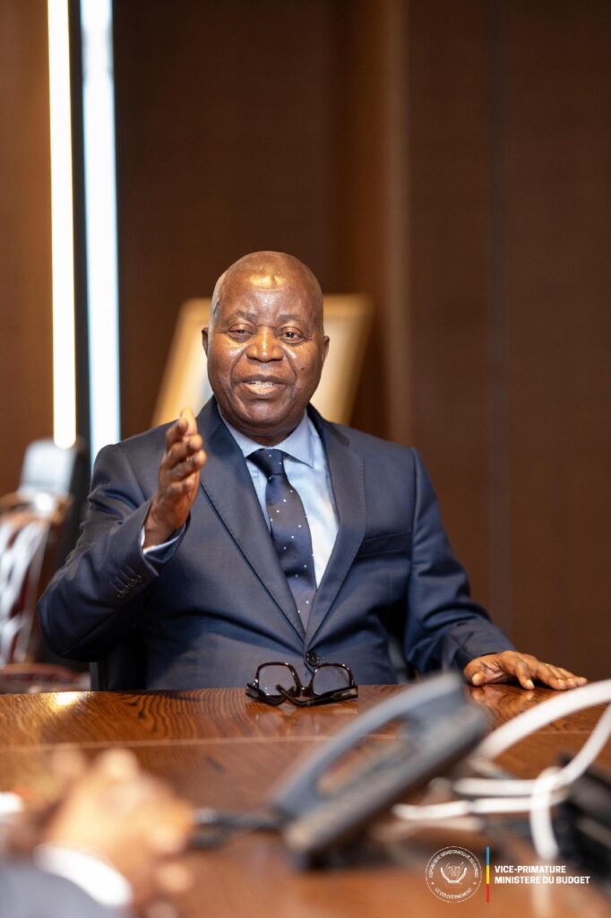 VPM-MUZITO-AUDIENCE-DEPUTES-682x1024 Les députés provinciaux satisfaits : Les priorités de la ville de Kinshasa prises en compte dans le projet du Budget 2026, dixit Adolphe Muzito Fumutshi