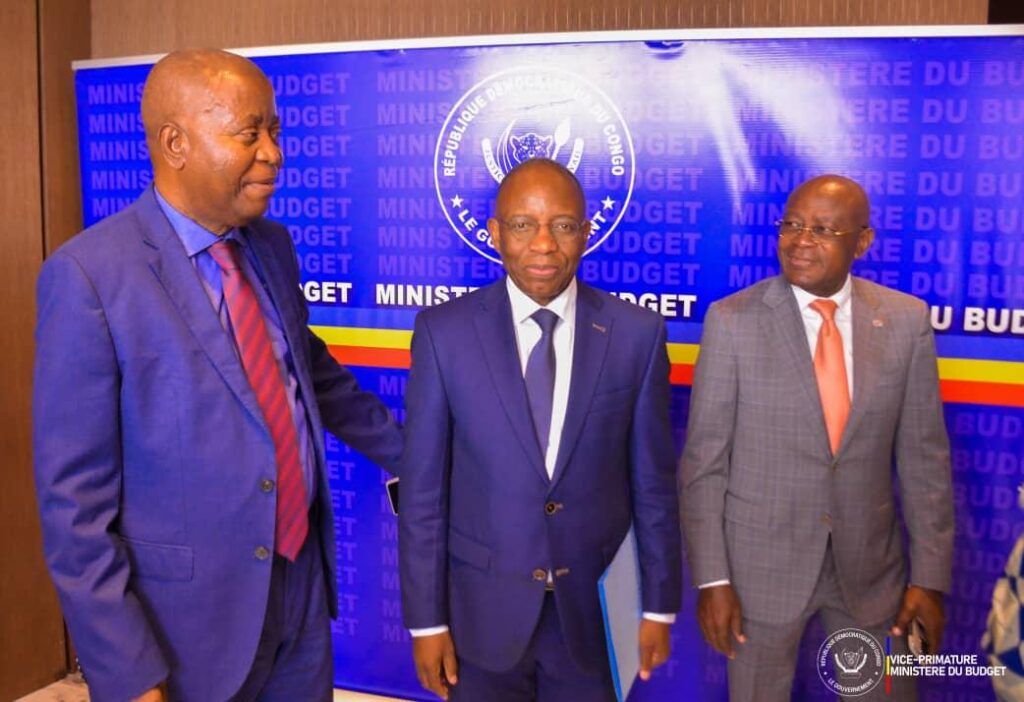 VPM-MUZITO-CONSULTATIONS-2-1024x702 Pour un budget 2026 réaliste : le VPM Adolphe Muzito Fumutshi scrute les ministères sectoriels en attendant l'arbitrage de la Cheffe du gouvernement