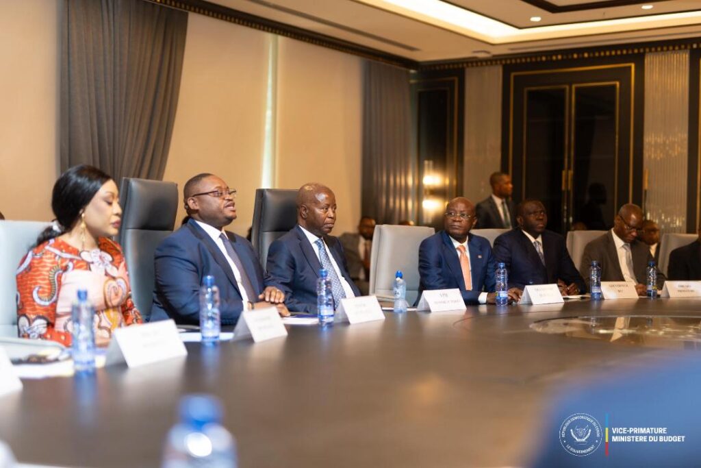 VPM-MUZITO-FMI-4-1024x683 Troïka politique : Adolphe Muzito et Doudou Fwamba en faveur d’un cadre macroéconomique stable et solide 