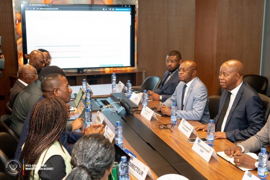 VPM-MUZITO-GUYLAIN-NYEMBO-DELEGATION-1024x683 RDC-climat des affaires : Adolphe Muzito et Guylain Nyembo saluent l'évolution de la mise en œuvre des réformes