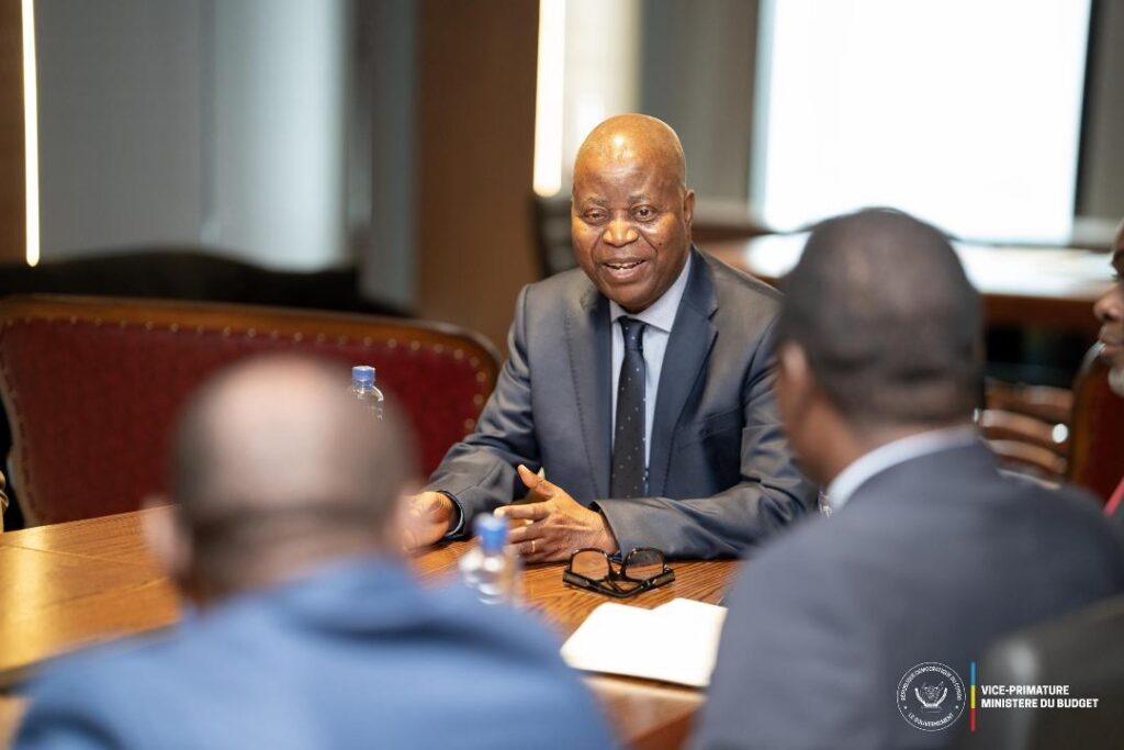 VPM-MZITO-DEPUTES-NAT-2-1024x683 Les députés provinciaux satisfaits : Les priorités de la ville de Kinshasa prises en compte dans le projet du Budget 2026, dixit Adolphe Muzito Fumutshi