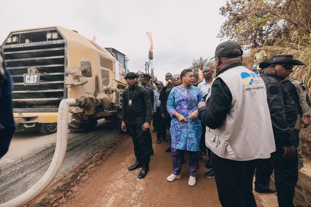 1001384486-2-1024x683 ‎Promesse de Félix Tshisekedi au Kongo Central : La PM inspecte l'axe Manterne-Singini en pleine modernisation