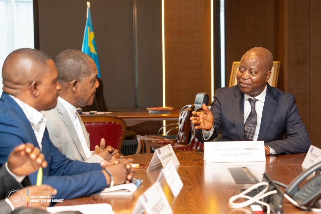 1001407931-1024x683 Gouvernance et paix sociale : Adolphe Muzito intègre les directives de la PM  J.  Suminwa dans l'exécution du budget 2026