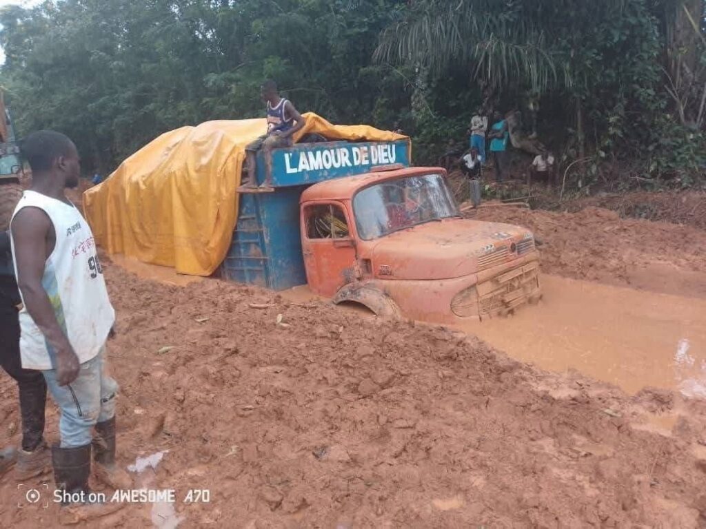 1001420723-1024x768 ‎Sud-Ubangi : Le Ministre  John Banza Lunda confirme le démarrage des travaux de réhabilitation de l'axe Akula-Gemena