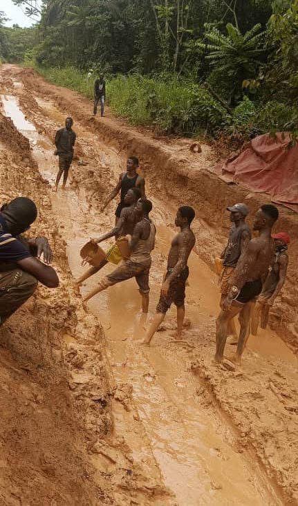 1001420725 ‎Sud-Ubangi : Le Ministre  John Banza Lunda confirme le démarrage des travaux de réhabilitation de l'axe Akula-Gemena