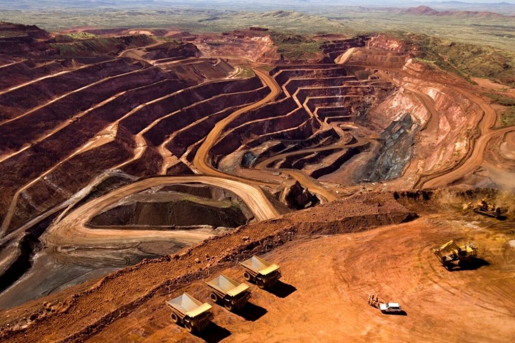 1001434834-1024x683 RDC-valorisation du CDF et transition vers le numérique : Le Député national honoraire, Alain Lubamba déroule les recettes d'une économie forte et inclusive