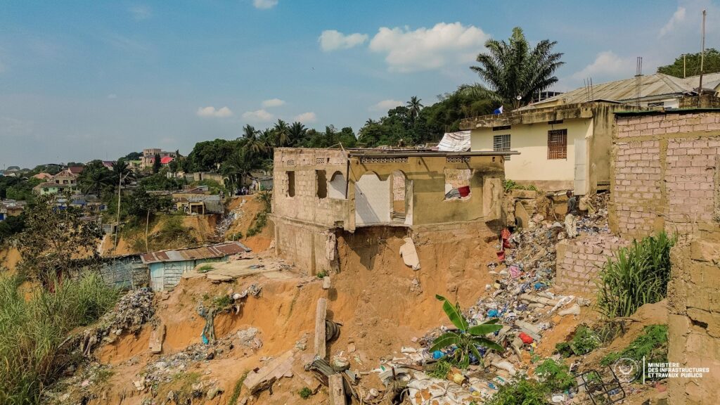 1001457970-1024x576 Erosion Djelo Binza à Delvaux : Le Ministre des ITPR John Banza déploie une mission d'urgence pour passer à l'évaluation