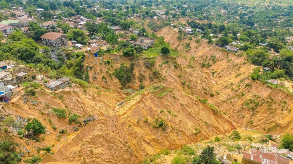 1001457972-1024x576 Erosion Djelo Binza à Delvaux : Le Ministre des ITPR John Banza déploie une mission d'urgence pour passer à l'évaluation