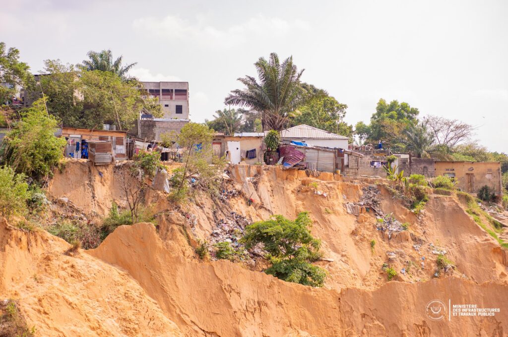 1001457973-1024x680 Erosion Djelo Binza à Delvaux : Le Ministre des ITPR John Banza déploie une mission d'urgence pour passer à l'évaluation