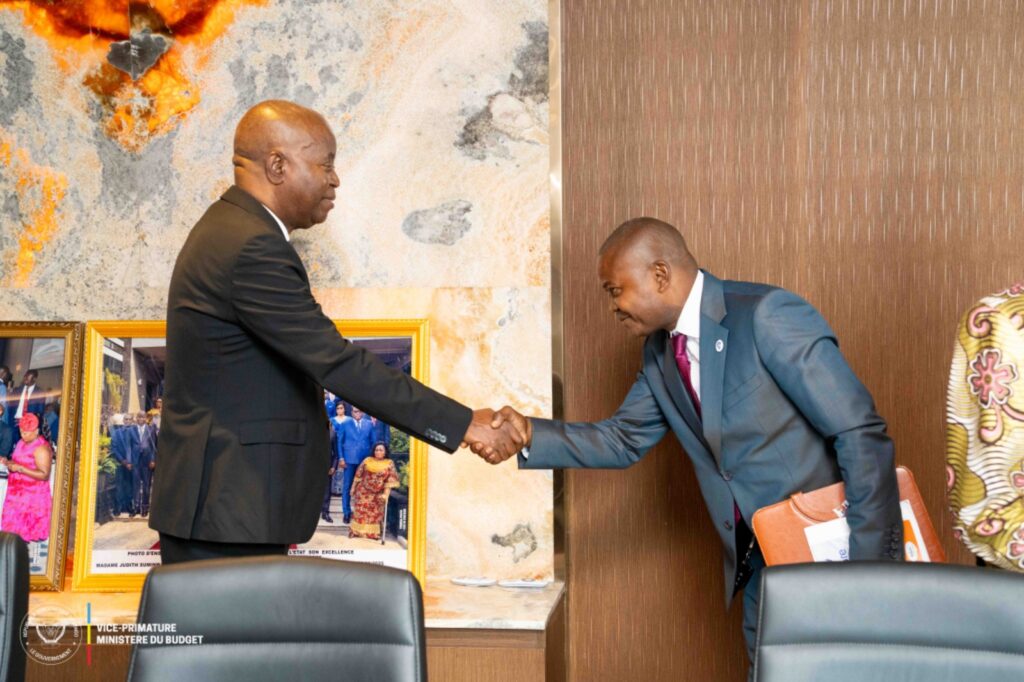 1001458724-1024x682 ‎RDC : Grâce aux directives de la PM Judith Suminwa, le VPM du Budget Adolphe Muzito  neutralise la tension à l’ACP