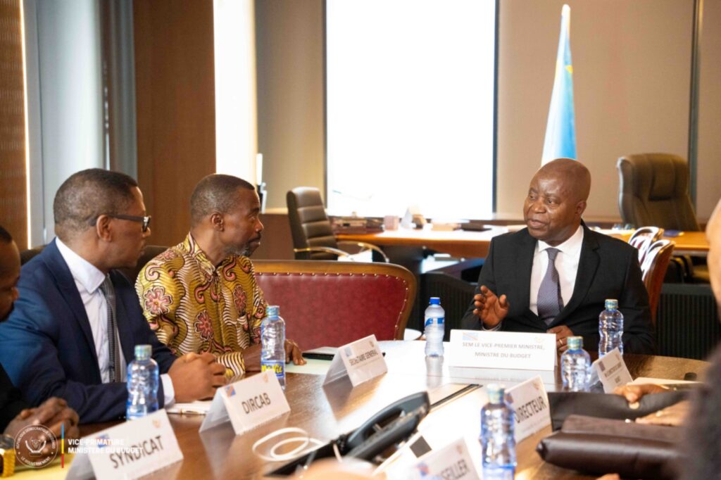 1001458743-1024x682 Santé publique : La PM Judith Suminwa s'implique, le VPM Adolphe Muzito annonce la paie des agents bloqués à partir du T4 2025