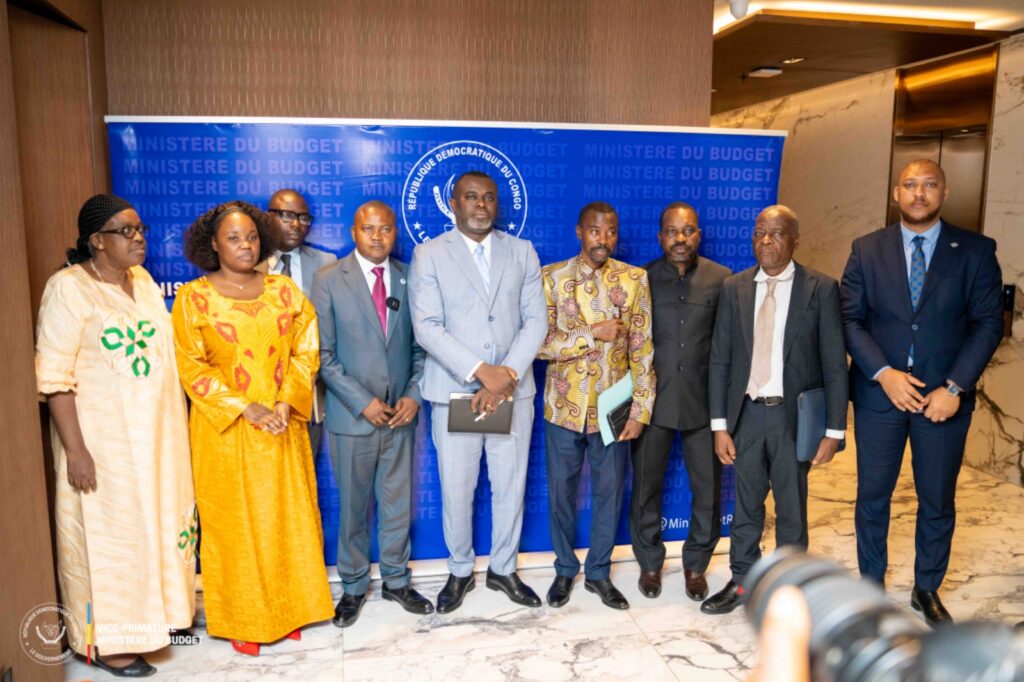 1001458745-1-1024x682 Santé publique : La PM Judith Suminwa s'implique, le VPM Adolphe Muzito annonce la paie des agents bloqués à partir du T4 2025