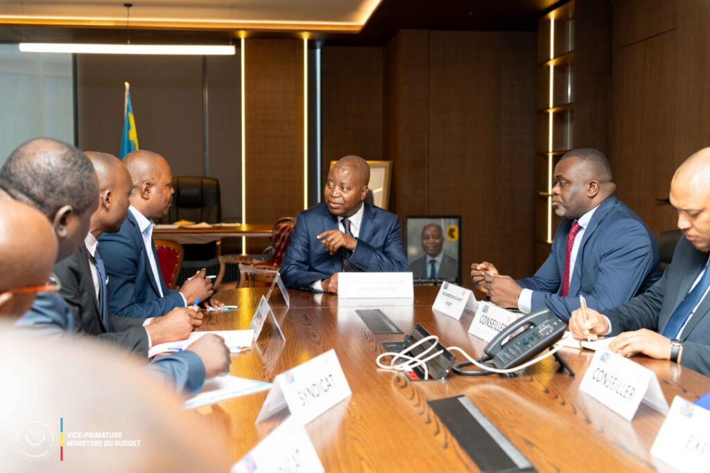 1001461974-1024x683 ‎RDC-Engagements sociaux sous la coordination de la PM : le VPM Adolphe Muzito exige l'actualisation du barème salarial 2021 des agents de la RTNC pour une prise en compte dans le budget 2026