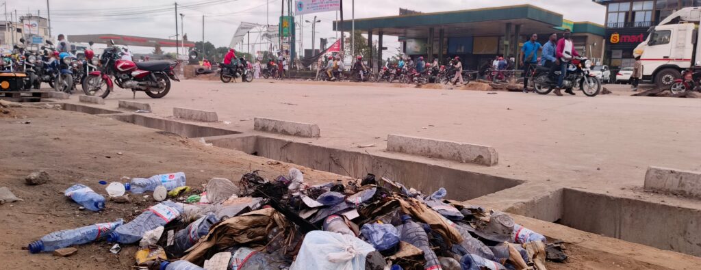 1001465102-1024x395 Le Patron des ITPR John Banza Lunda rassure : Un référentiel national pour normaliser les constructions en RDC en gestation