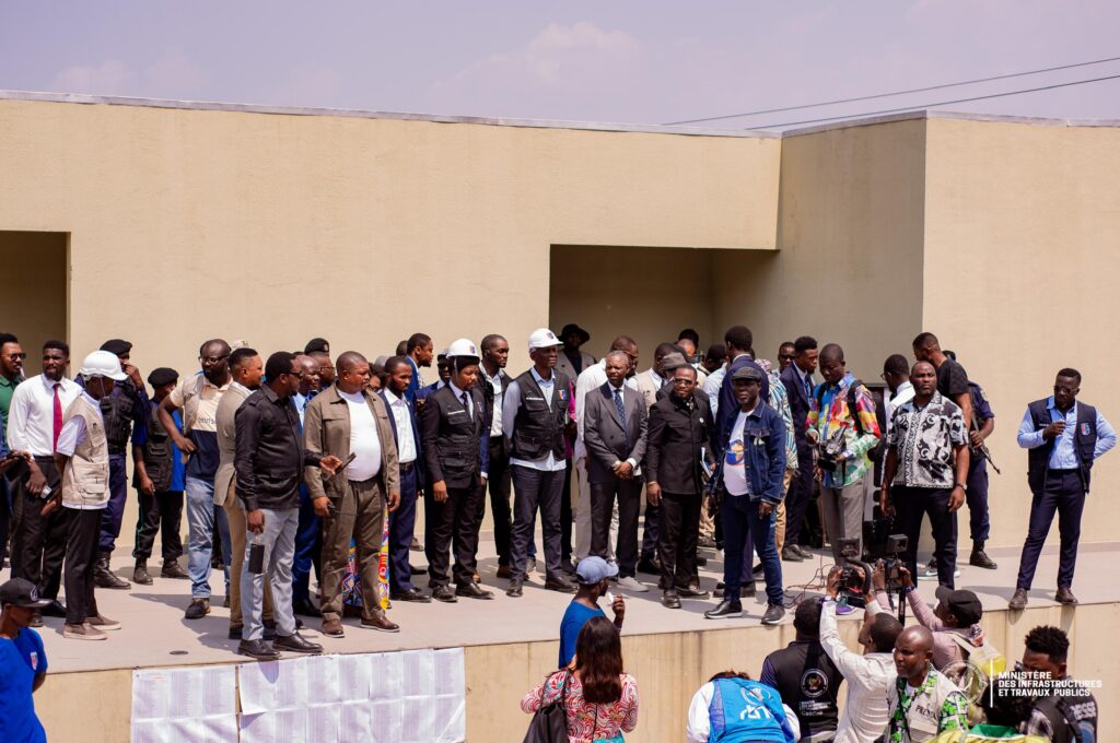 1001466738-1024x680 INBTP : L’ingéniosité et la créativité des étudiants attirent l'attention du Ministre des ITP John Banza