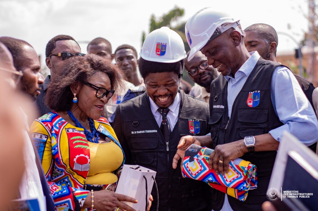 1001466741-1024x680 INBTP : L’ingéniosité et la créativité des étudiants attirent l'attention du Ministre des ITP John Banza