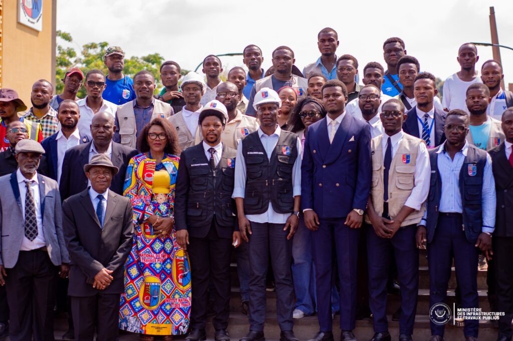 1001466744-1024x680 INBTP : L’ingéniosité et la créativité des étudiants attirent l'attention du Ministre des ITP John Banza