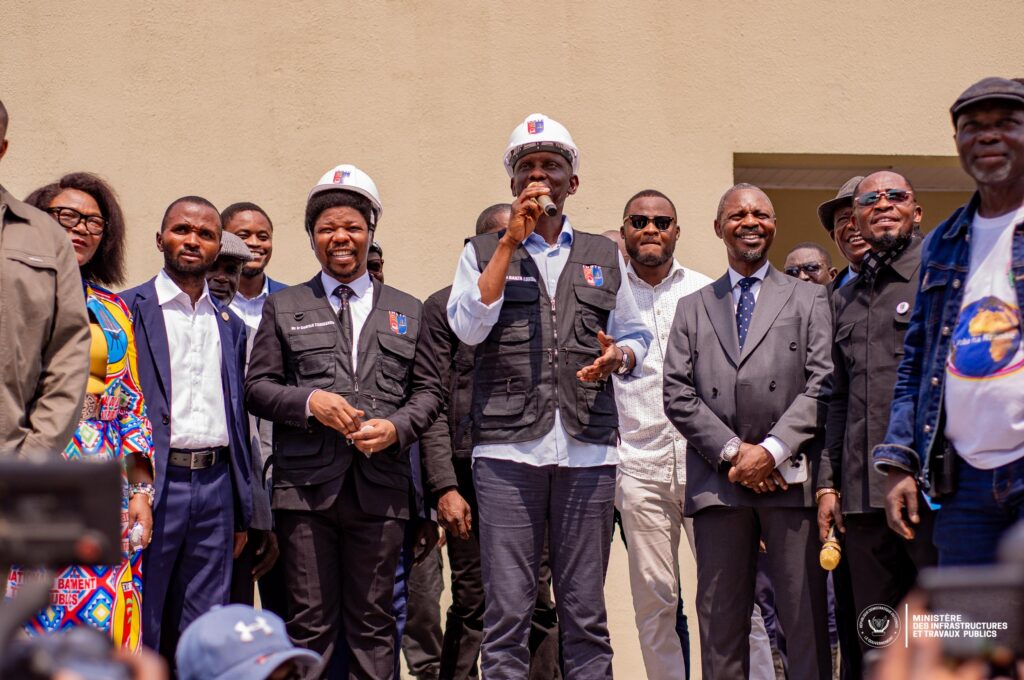 1001466753-1024x680 INBTP : L’ingéniosité et la créativité des étudiants attirent l'attention du Ministre des ITP John Banza