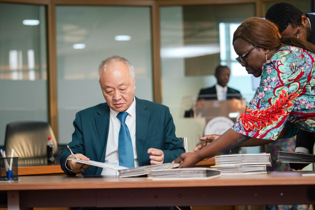 1001471448-1024x683 ‎Projet d'extension de la capitale-RDC : Gouvernement et consortium SCSZ scellent l'avenir économique de Kinshasa