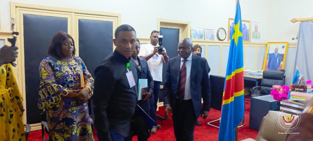 1001495025-1024x461 Kasaï Central : Le Ministre John Banza Lunda dépêche son conseiller, Junior Nembalemba pour inspecter chantiers d'infrastructures