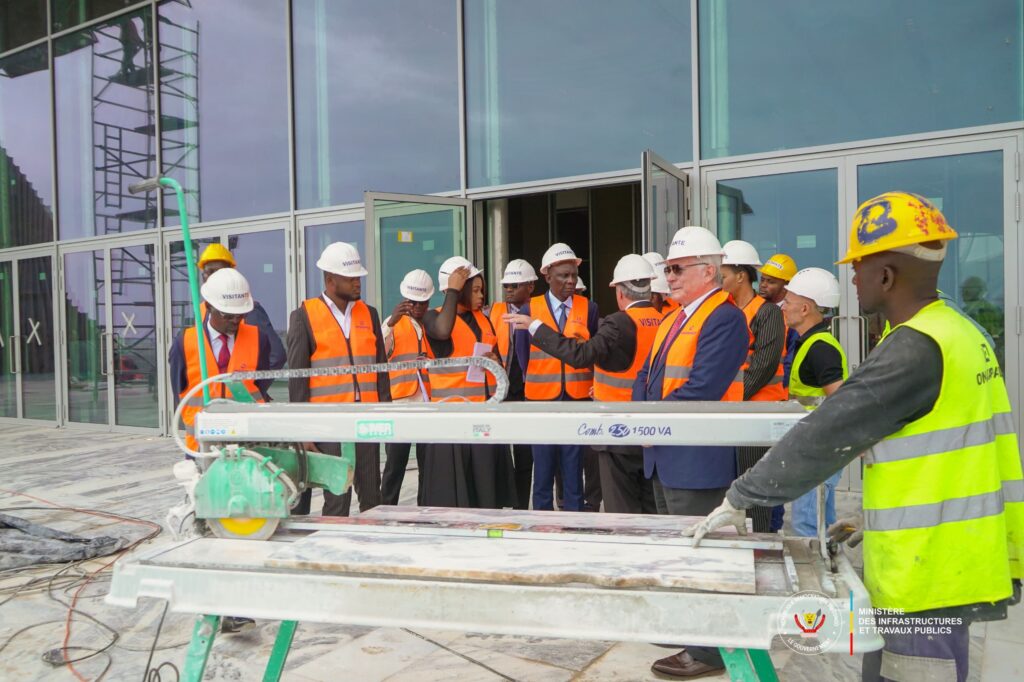 1001497849-1024x682 ‎RDC-Travaux publics : John Banza Lunda renforce les nouveaux partenariat du développement à Luanda en Angola