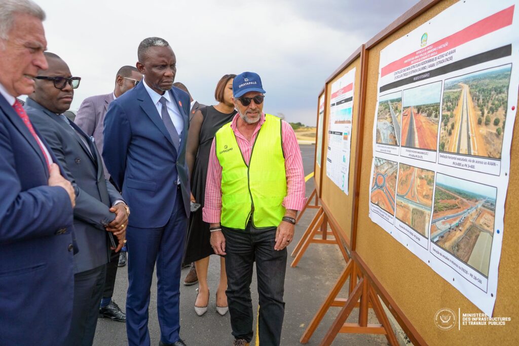 1001497856-1024x682 ‎RDC-Travaux publics : John Banza Lunda renforce les nouveaux partenariat du développement à Luanda en Angola