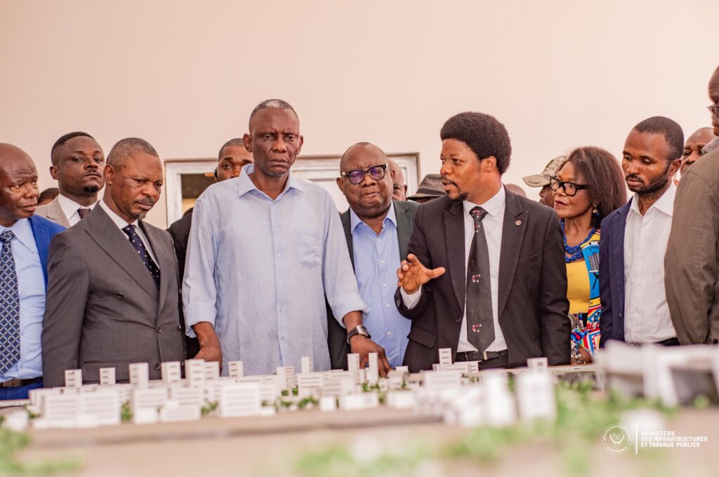 IMG-20251022-WA0057-1024x680 INBTP : L’ingéniosité et la créativité des étudiants attirent l'attention du Ministre des ITP John Banza