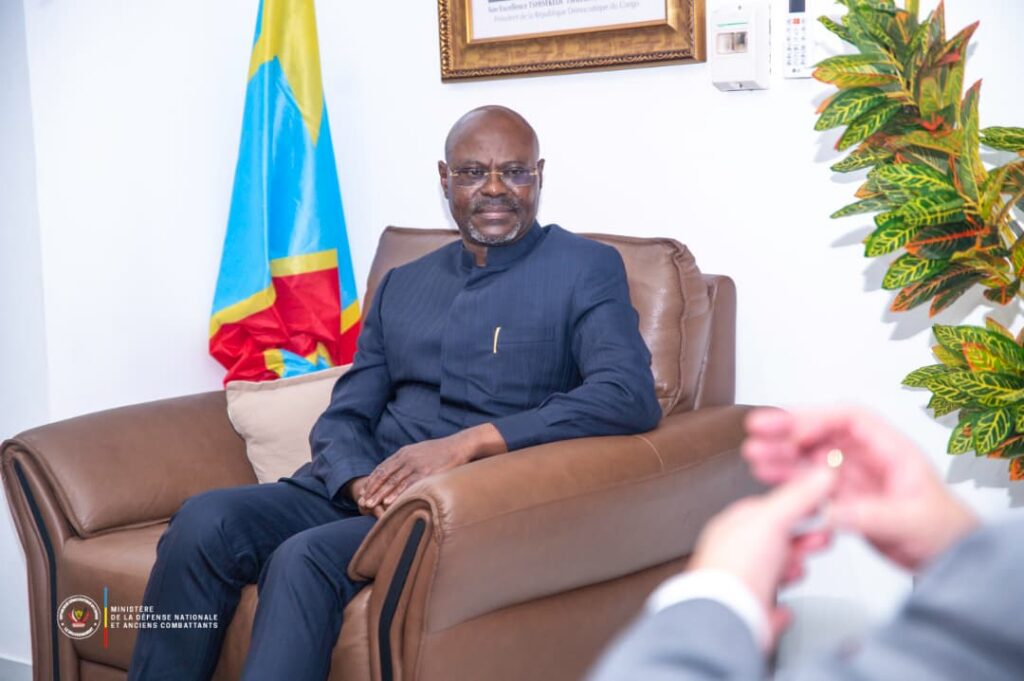 1001510476-1024x681 RDC : Le VPM Guy Kabombo Muadiamvita discute des questions de la Défense et sécurité avec l'ancien envoyé spécial du Président Trump