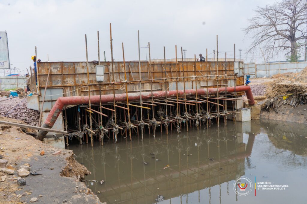 1001513370-1024x682 ‎Kinshasa-Inondations : John Banza Lunda ouvre un nouveau front contre les constructions anarchiques