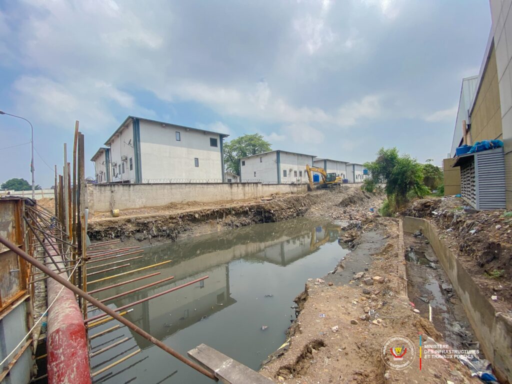 1001513372-1024x768 ‎Kinshasa-Inondations : John Banza Lunda ouvre un nouveau front contre les constructions anarchiques