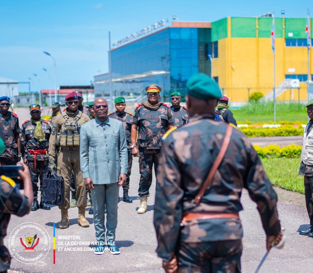 1001516213-1024x891 RDC : Le VPM de la Défense Nationale Guy Kabombo Muadiamvita a inspecté la 3ème Zone de défense et remonté le morale des troupes