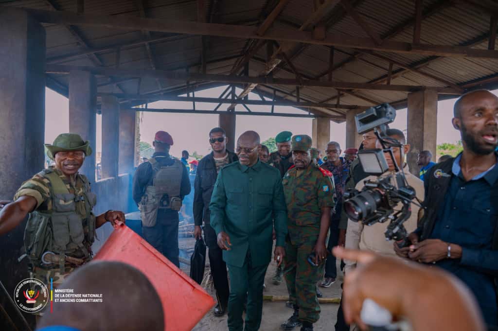 1001517158 ‎RDC-Tshopo : Le VPM Guy Kabombo Muadiamvita salue le patriotisme des recrues du centre Lokosa et insite sur le respect des standards