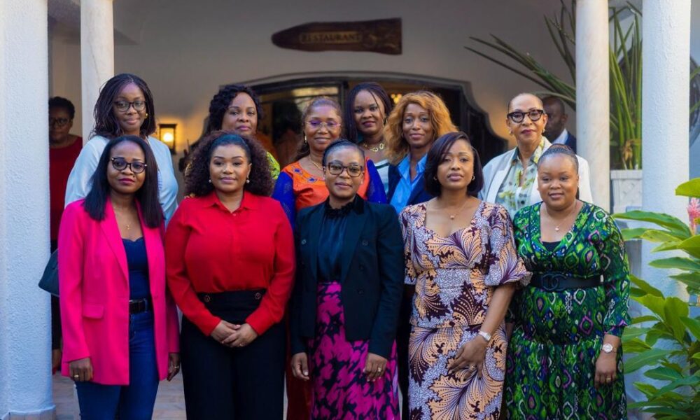 1001520588 ‎Kinshasa-zoom : Rôle de la femme dans une société à faible revenu