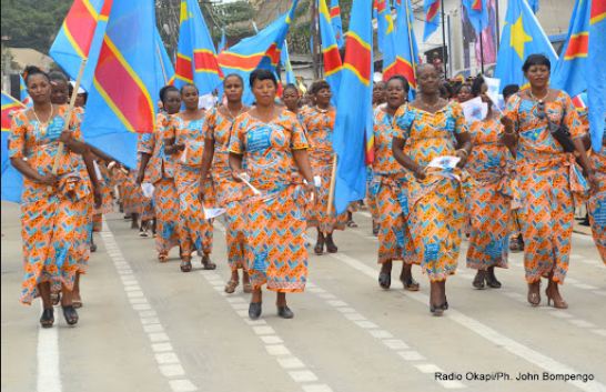 1001520670 Kinshasa-zoom : Rôle de la femme dans une société à faible revenu