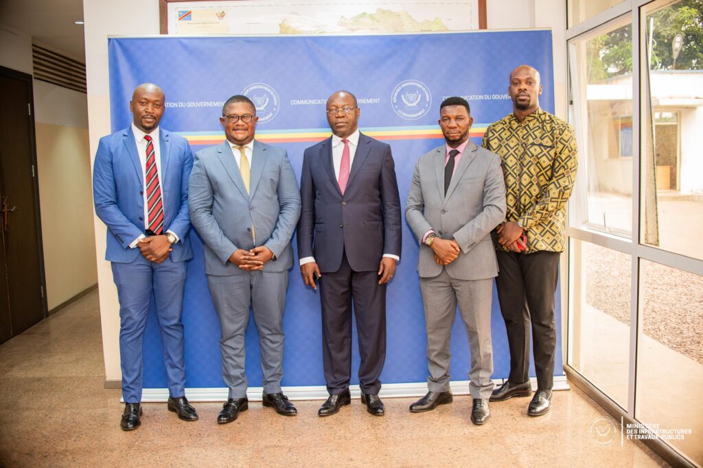 1001595955-1024x683 RDC-Mweka: John Banza Lunda s'active à dépêcher une mission d’évaluation rapide contre l'enclavement dû aux érosions