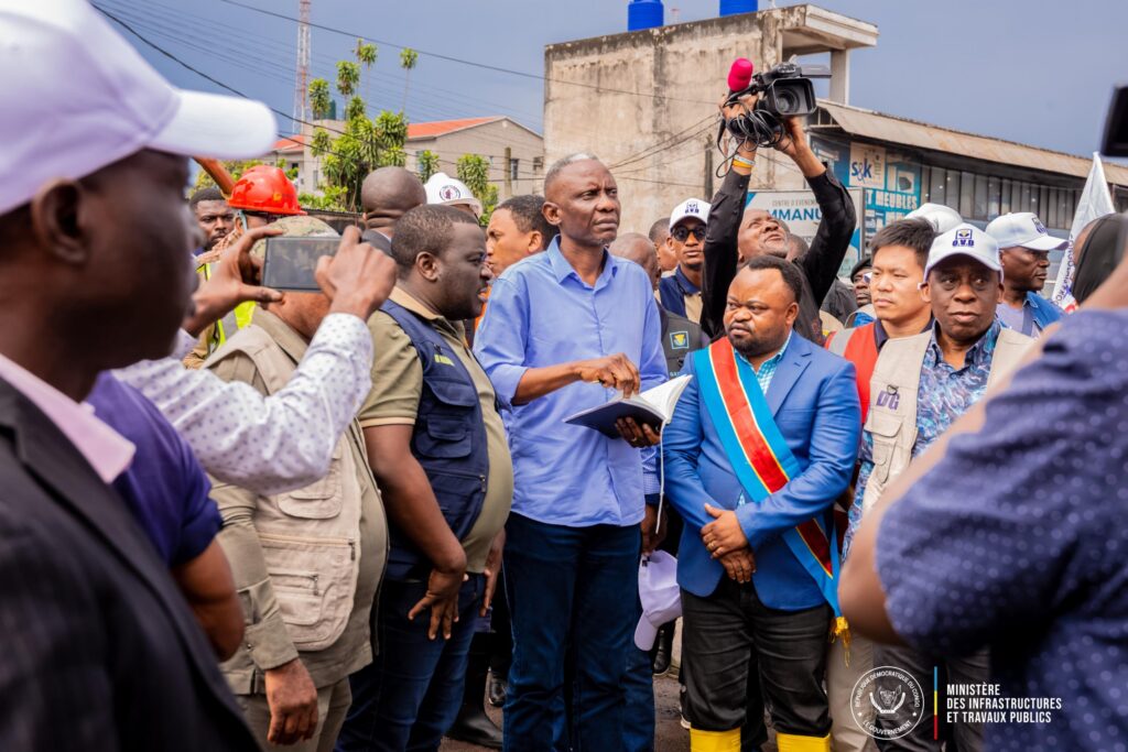 1001596625-1024x683 ‎Kinshasa – ITP : Le ministre John Banza lance une vaste croisade contre les érosions dans plusieurs communes‎