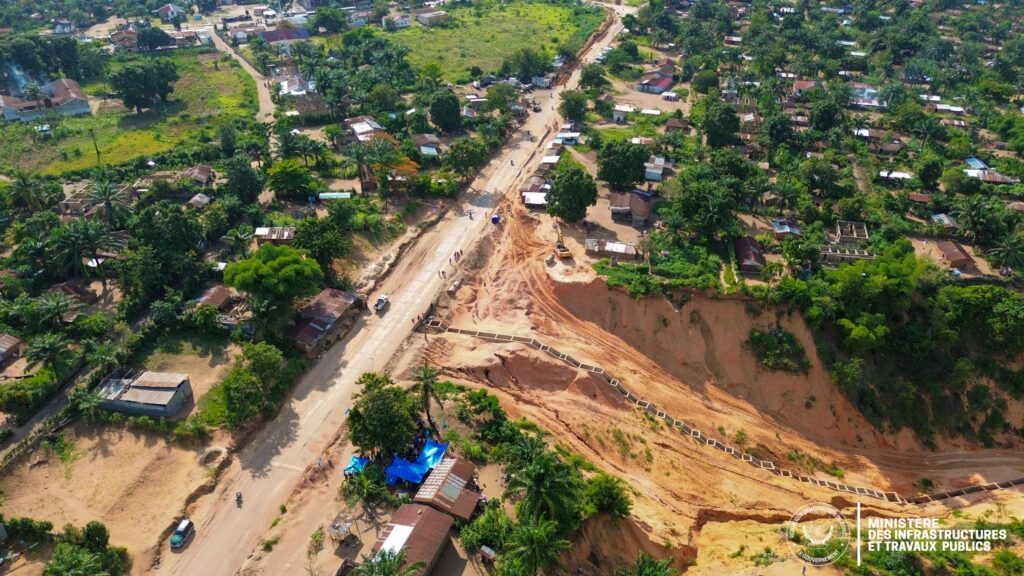 1001615889-1024x576 Kenge : Le Dircaba du ministre national des ITP, Papy Labila ouvre un front contre les érosions dévastatrices