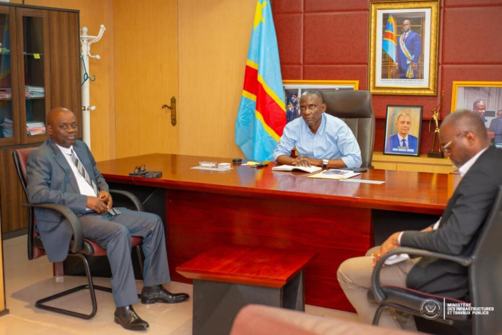1001624072-1024x683 RDC-SANKURU : le Ministre des ITP John Banza Lunda projette une descente imminente pour contrer les érosions et la dégradation des infrastructures routières