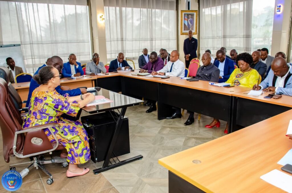 1001959013-1024x678 ‎RDC- BUDGET: Au nom du VPM Adolphe MUZITO FUMUTSHI, la Secrétaire Générale Jeanne Odette GOLOMINGI lance les travaux de revue des politiques sectorielles